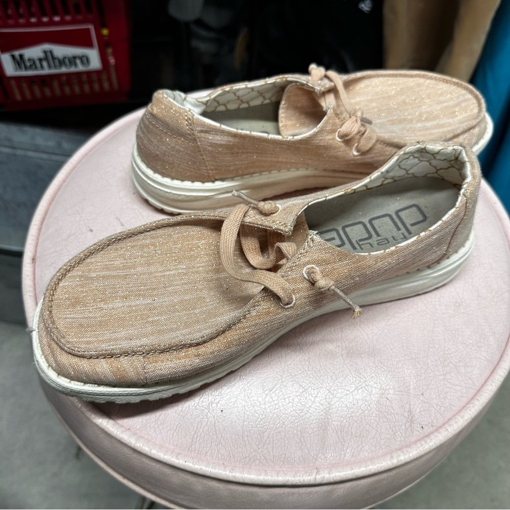 Hey Dude Sparkling Red Gold sz 8 slip on shoes - Picture 3 of 6